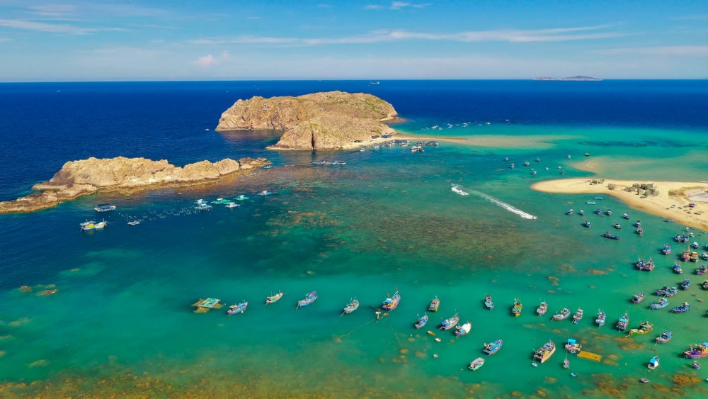 The peaceful scenery of Hon Kho Beach creates a perfect escape for those seeking tranquility and natural beauty